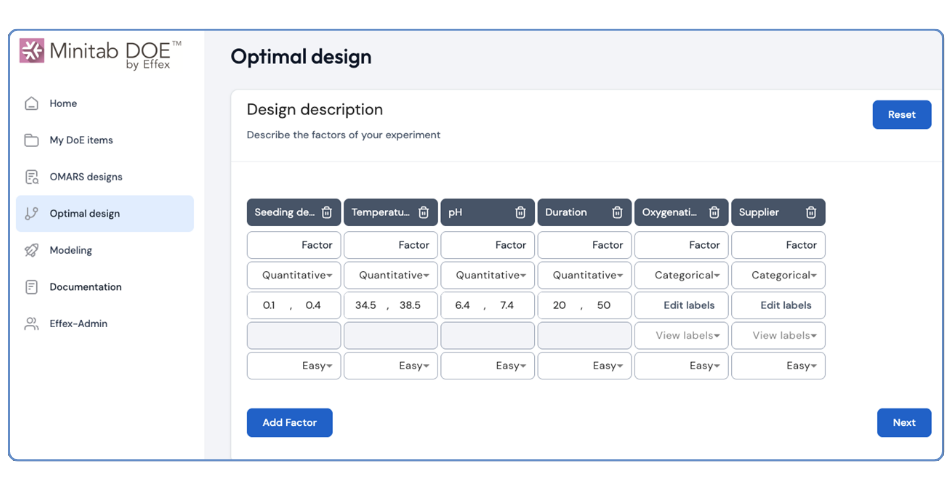Captura de pantalla de la aplicación web Minitab DOE by Eflex que muestra la pantalla de diseño óptimo. La interfaz muestra una sección de descripción de diseño con múltiples tarjetas de factores, como densidad de siembra, temperatura, pH, duración, oxigenación y proveedor. Cada tarjeta de factor se etiqueta como cuantitativa o categórica con rangos numéricos que incluyen 0.1, 0.4, 34.5, 38.5, 6.4, 7.4, 20 y 50. Los botones Agregar factor, Restablecer y Siguiente aparecen en la página junto con un menú de navegación a la izquierda que enumera las opciones relacionadas con DOE.